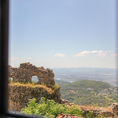 מלון The House Of Dollma , Inside Kruja Castle מראה חיצוני תמונה