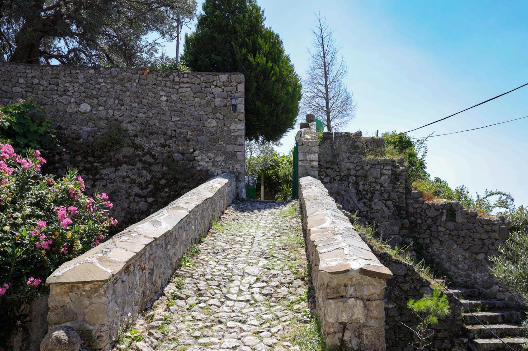 מלון The House Of Dollma , Inside Kruja Castle מראה חיצוני תמונה
