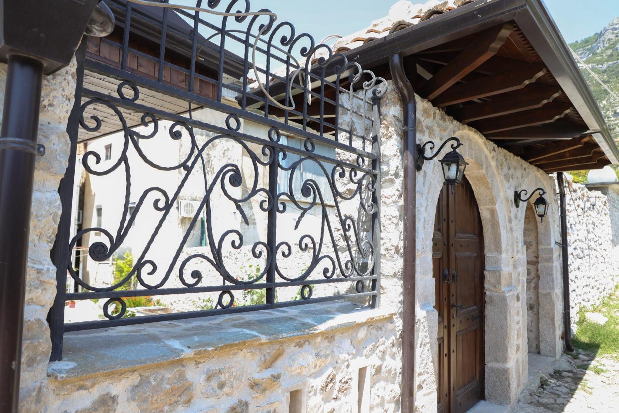 מלון The House Of Dollma , Inside Kruja Castle מראה חיצוני תמונה