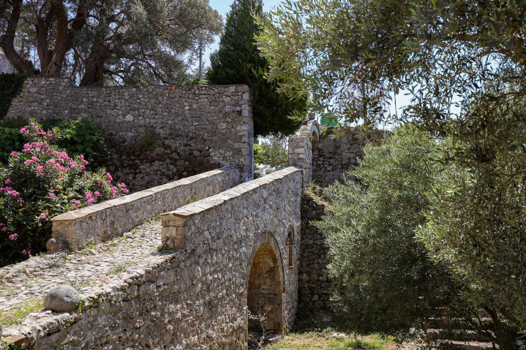 מלון The House Of Dollma , Inside Kruja Castle מראה חיצוני תמונה