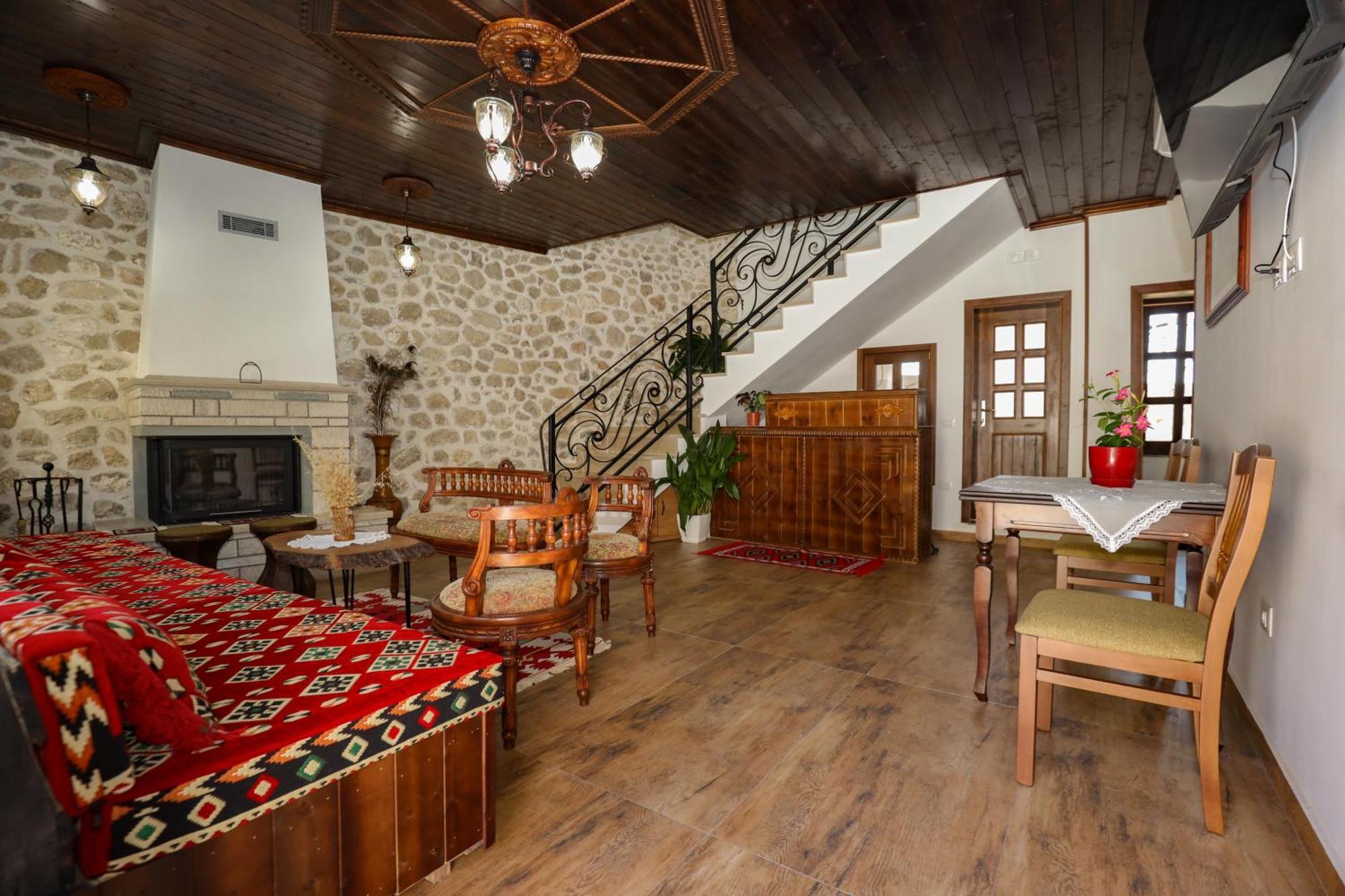 מלון The House Of Dollma , Inside Kruja Castle מראה חיצוני תמונה